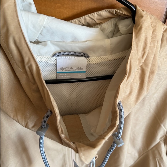 Columbia Sportswear Women’s rain coat - Picture 2 of 3